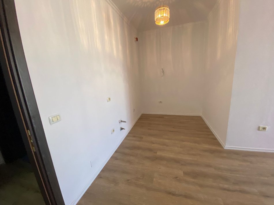 Tirane, shitet apartament 2+1 Kati 9, 105 m² 125.000 € (Astir)