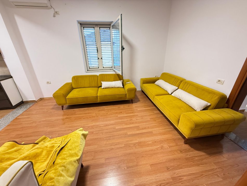 Tirane, jepet me qera apartament 2+1 Kati 2, 90 m² 500 € (21 dhjetori)