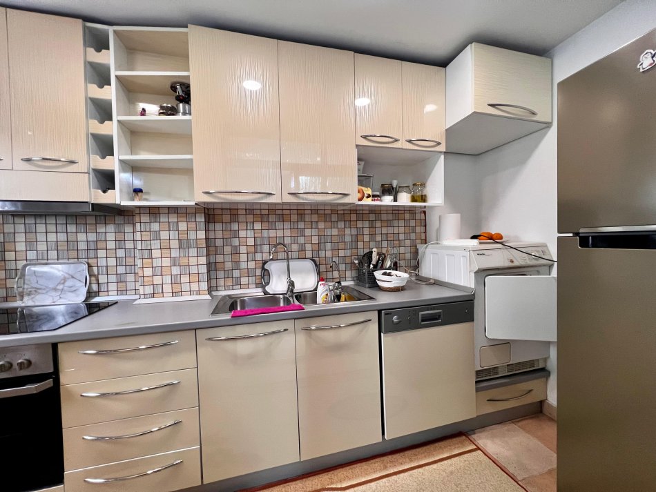 Tirane, shitet apartament 2+1+Aneks+Ballkon , 96 m² 260.000 € (Bllok)
