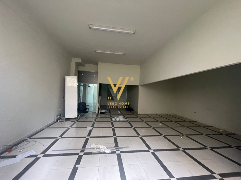 Tirane, jepet me qera ambjent biznesi Kati 1, 93 m² 650 € (SELITE)