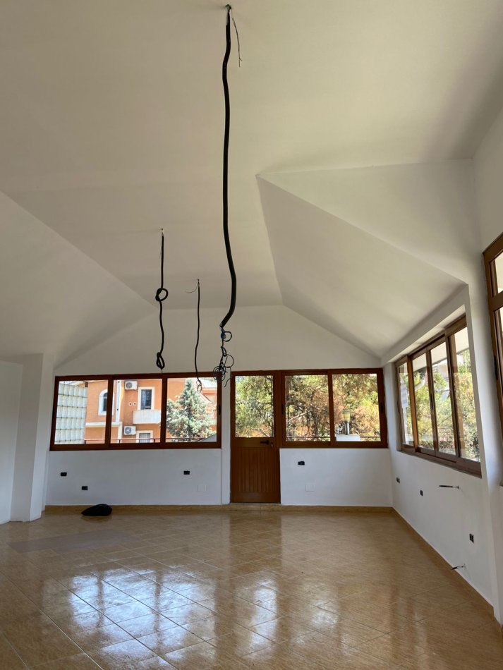 Tirane, jepet me qera Vile 4+1 Kati 1, 270 m² 2.500 € (don bosko)
