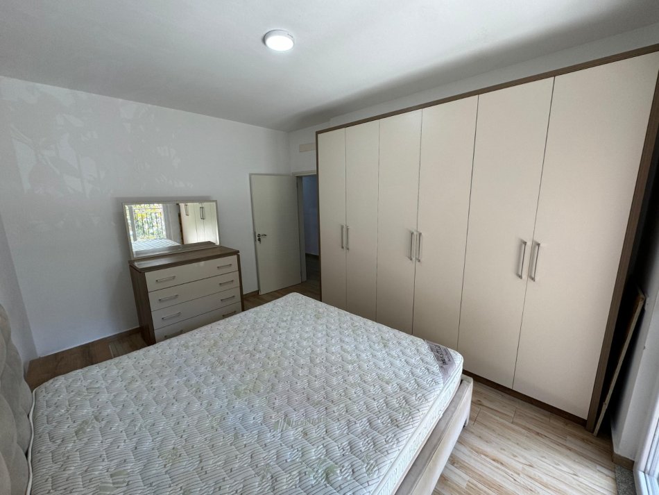 Tirane, shitet apartament 1+1+Ballkon Kati 2, 85 m² 145.000 € (5 Maji)