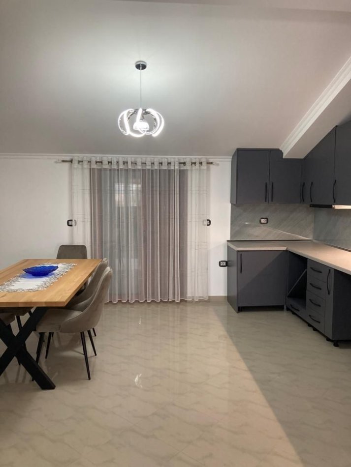 Tirane, jepet me qera apartament 2+1 Kati 3, 120 m² 500 € (MISTO MANE)
