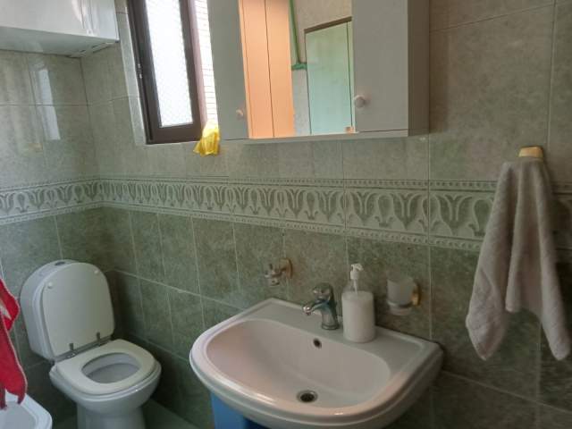 Tirane, jepet me qera apartament 2+1 Kati 2, 80 m² 40.000 Leke (Xhamllik)
