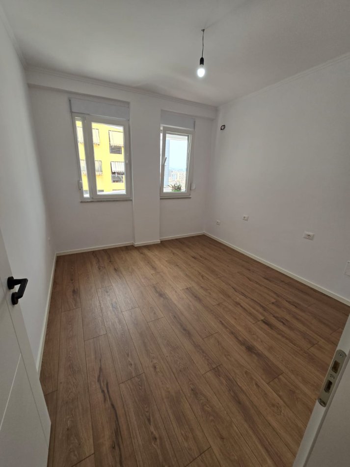 Tirane, shes 2+1+Aneks+Ballkon Kati 7, 210.000 € (rruga Kavajes)