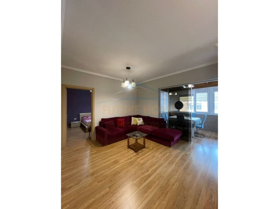 Tirane, shitet apartament 1+1+VERANDE Kati 9, 72 m² 150.000 € (Medar Shtylla Komuna e Parisit) 0694738665