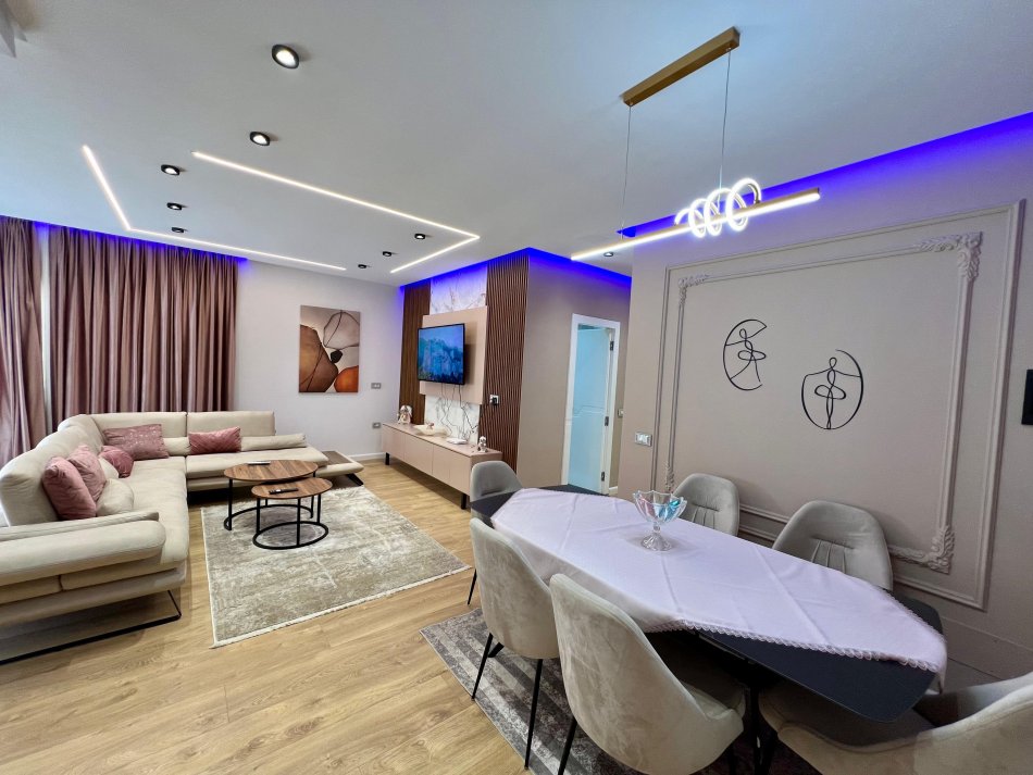Tirane, jepet me qera apartament 2+1+Ballkon Kati 2, 116 m² 950 € (Liqeni i Farkes)