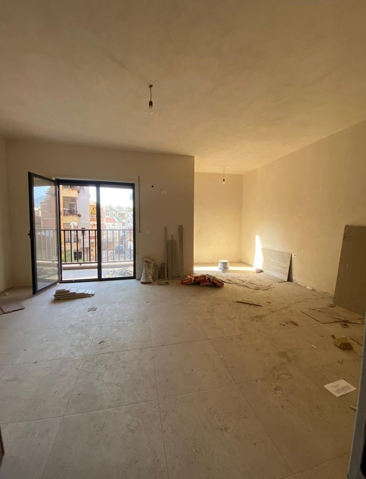 Tirane, shitet apartament 1+1+Ballkon Kati 1, 70 m² 128.000 € (Selvia)