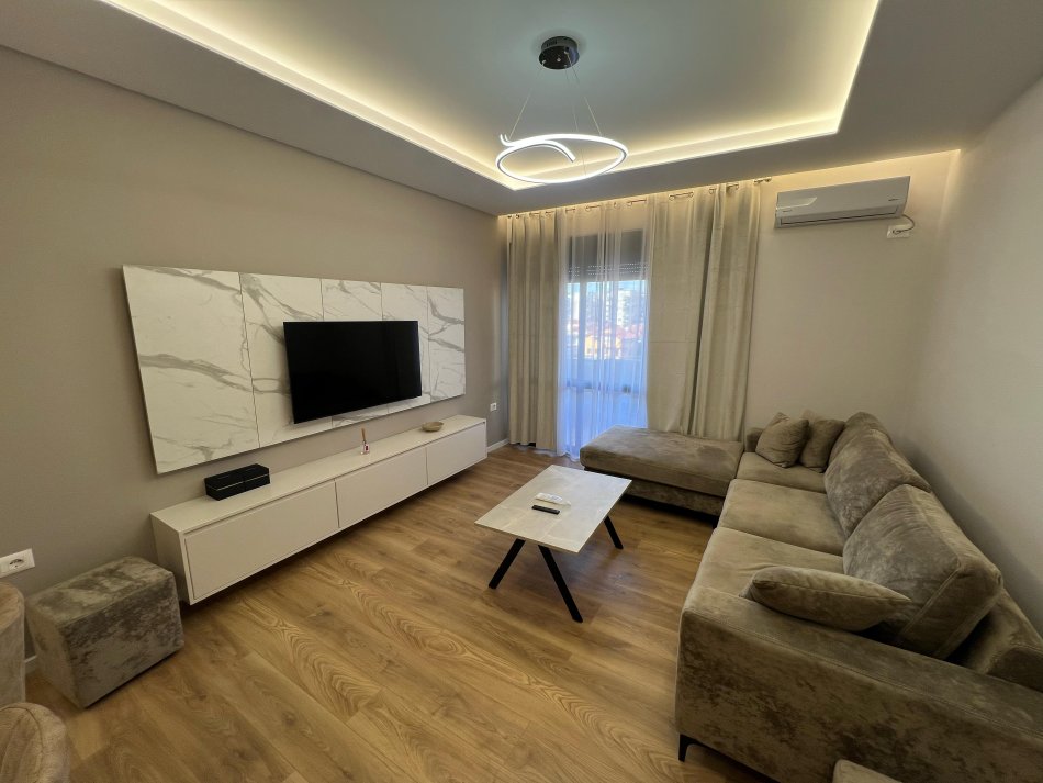 Tirane, jepet me qera apartament 2+1+Ballkon Kati 3, 93 m² 850 € (Rruga e Kavajes)