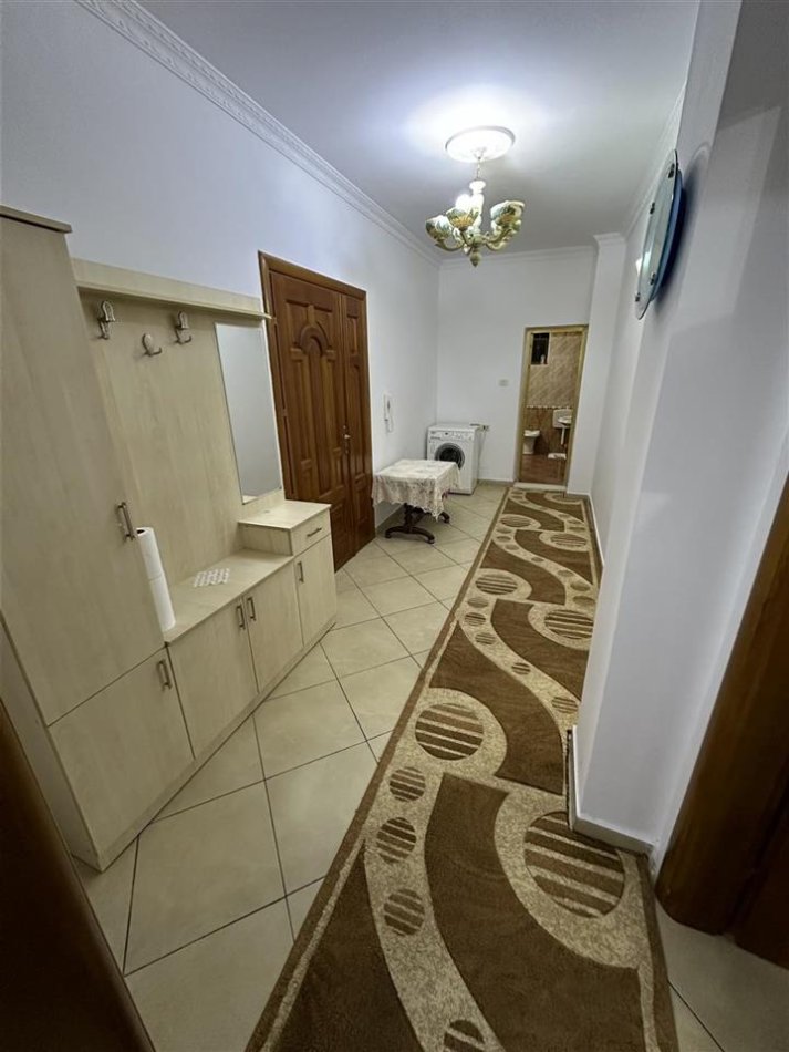 Tirane, jepet me qera apartament 2+1+Ballkon Kati 1, 140 m² 550 € (Rruga 5 maj)