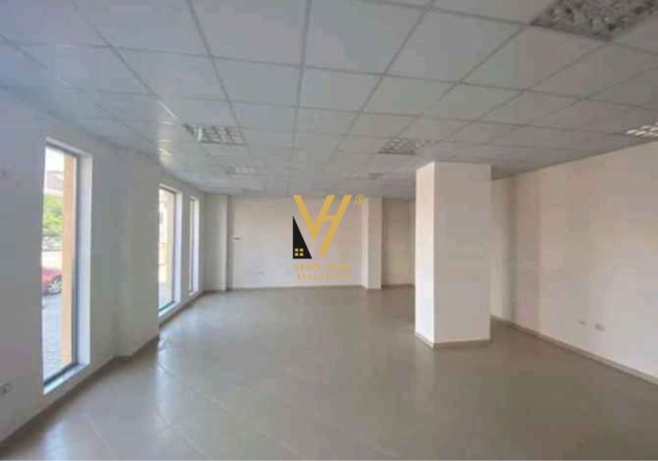 Tirane, jepet me qera dyqan Kati 0, 100 m² 3.000 € (BULEVARDI BAJRAM CURRI)