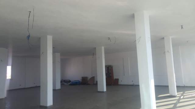 Tirane, jepet me qera Kati 3, 600 m² 2.800 Euro