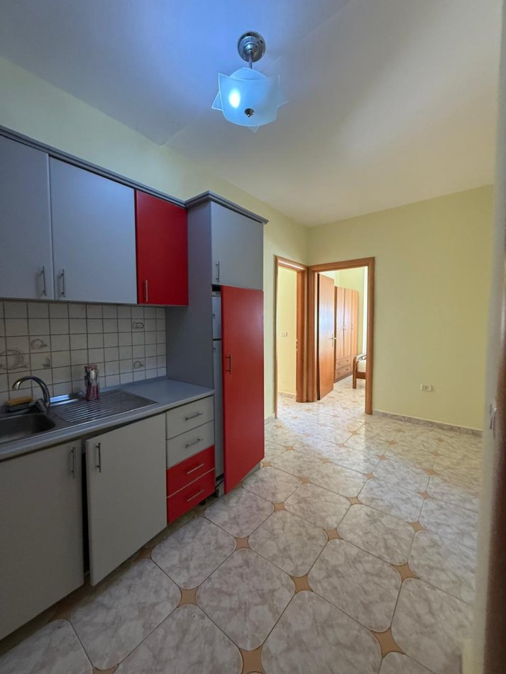 Durres, jepet me qera apartament 1+1+Ballkon Kati 4, 350 € 