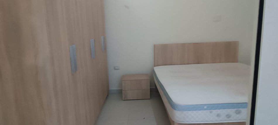 Tirane, jepet me qera apartament 1+1 Kati 1, 300 €