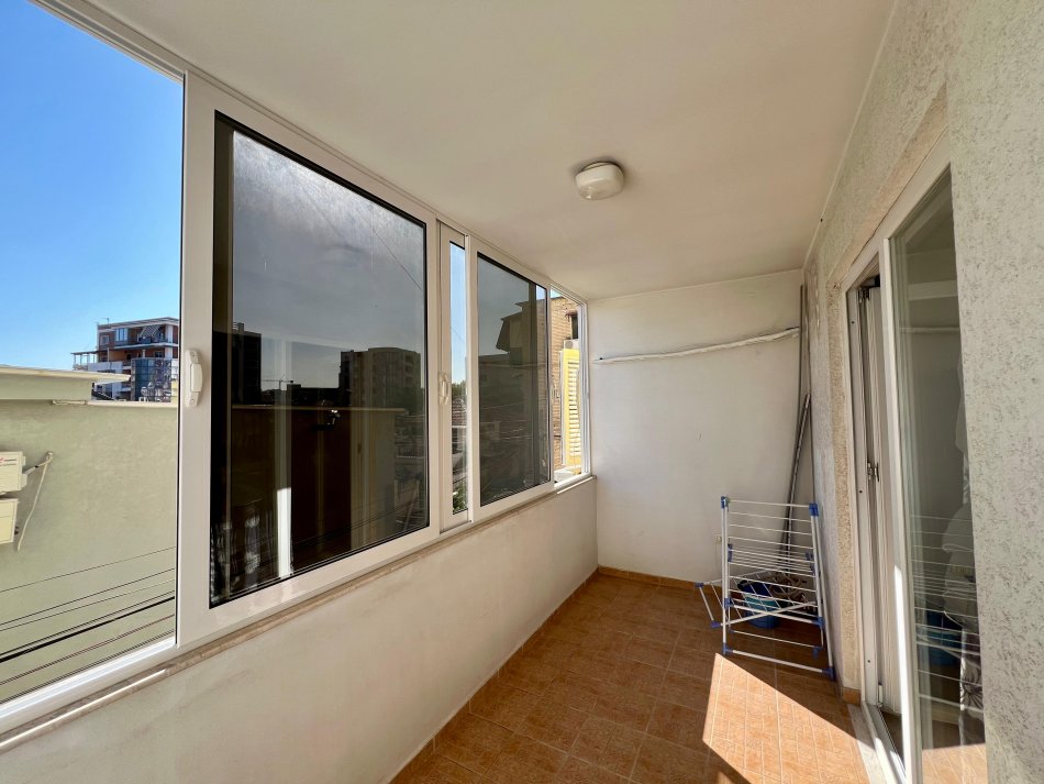 Tirane, jepet me qera apartament 2+1+Ballkon Kati 1, 113 m² 550 € (Ali Demi)
