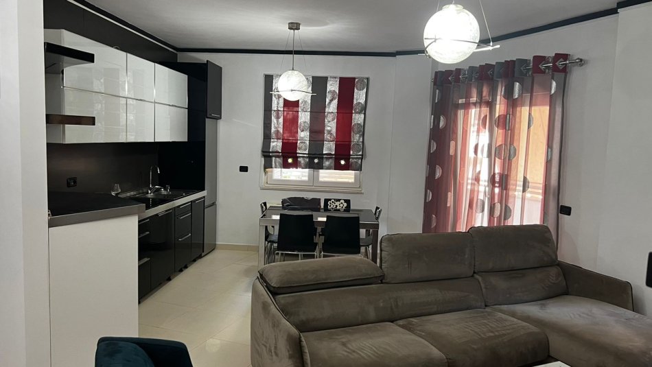Tirane, jepet me qera apartament 2+1 Kati 3, 97 m² 750 € (Bllok)
