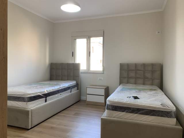 Tirane, jap me qera 2+1+BLK Kati 4, 74 m² 550 Euro
