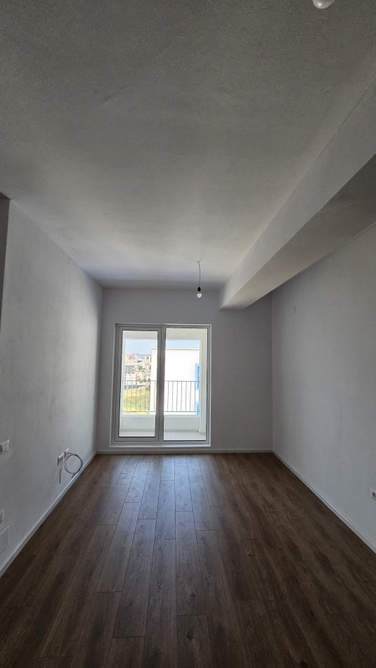 Tirane, jepet me qera apartament 1+1 Kati 7, 60 m² 300 € (Ali Demi)