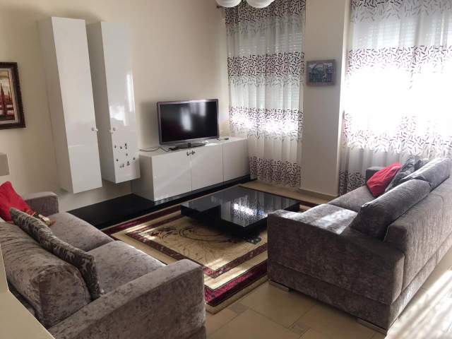 Tirane, jepet me qera apartament 3+1+BLK Kati 7, 125 m² 700 Euro (ruga e dibres)