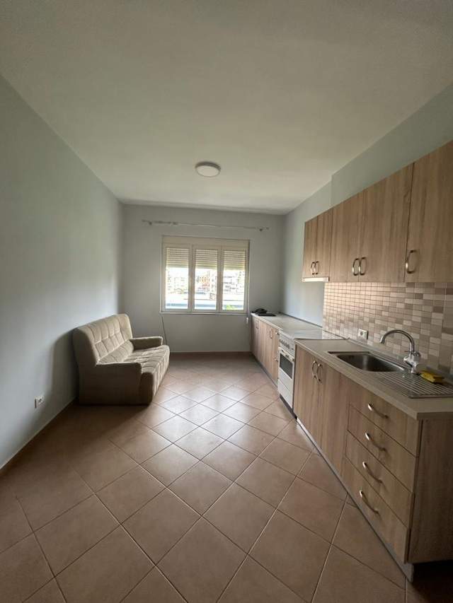 Tirane, jepet me qera apartament 2+1 Kati 5, 63 m² 400 Euro