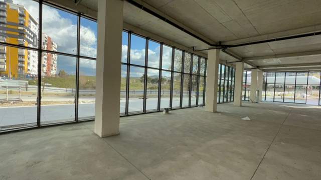 Tirane, shitet ose  jepet me qera ambjent biznesi Kati 0, 226 m2 dhe kati -1,  215 m2  tek Rruga e Kosovareve