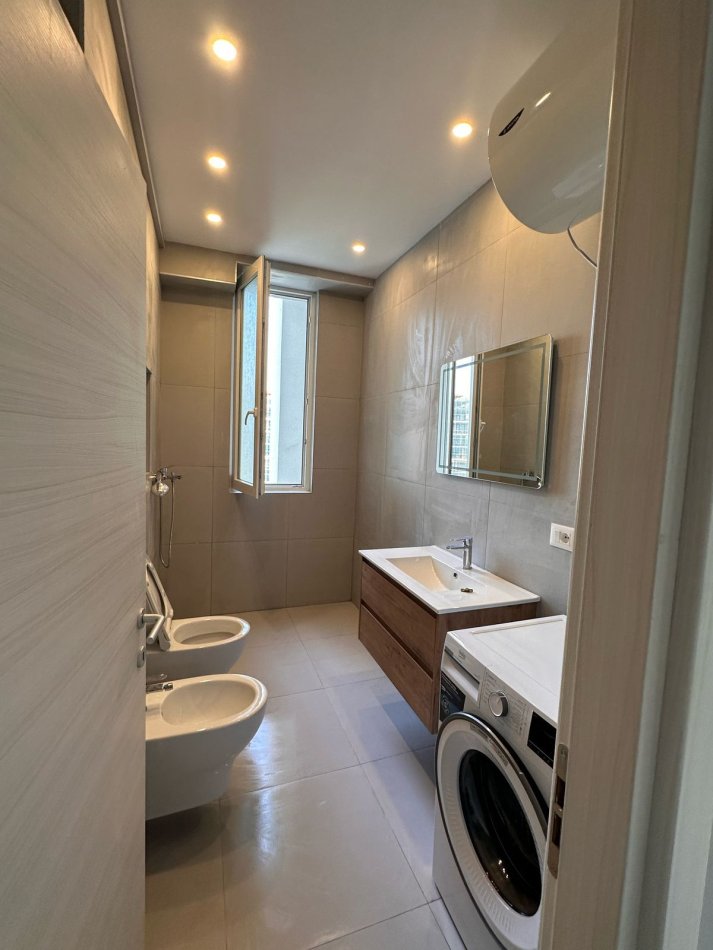 Tirane, jepet me qera apartament 1+1 Kati 5, 75 m² 600 € (astir)