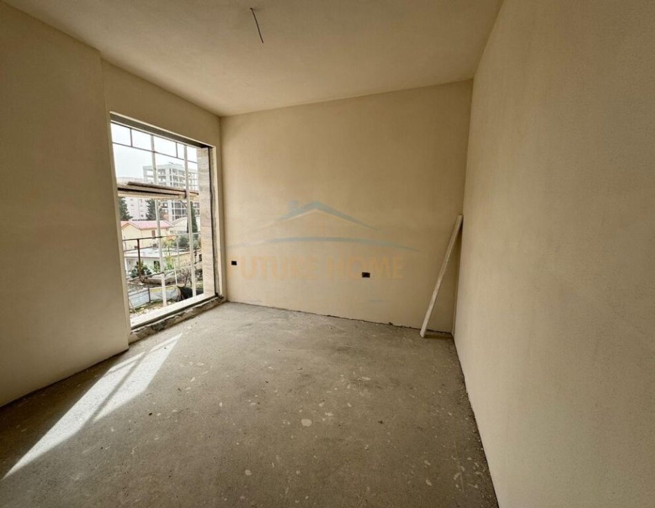 Tirane, shitet apartament 2+1+Ballkon Kati 2, 107 m² 161.700 € (Bulevardi i Ri)