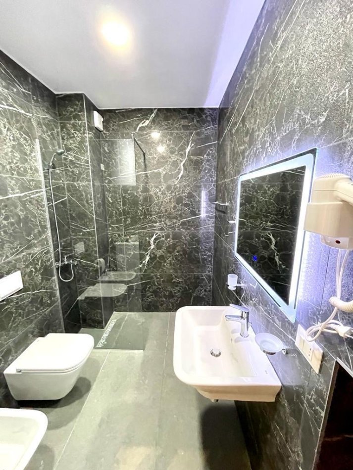 Tirane, jap me qera garsonier 1+1 Kati 10, 46 m² 600 € (Rruga Kavajes/SQUARE21)