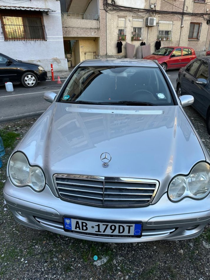 Tirane, shes makine Mercedes Benz Nafte, gri metalizato automatik Kondicioner 264.000 km 4.950 €