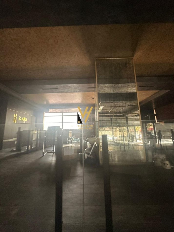 Tirane, jepet me qera bar-kafe Kati 0, 440 m² 4.400 € (21 DHJETORI)