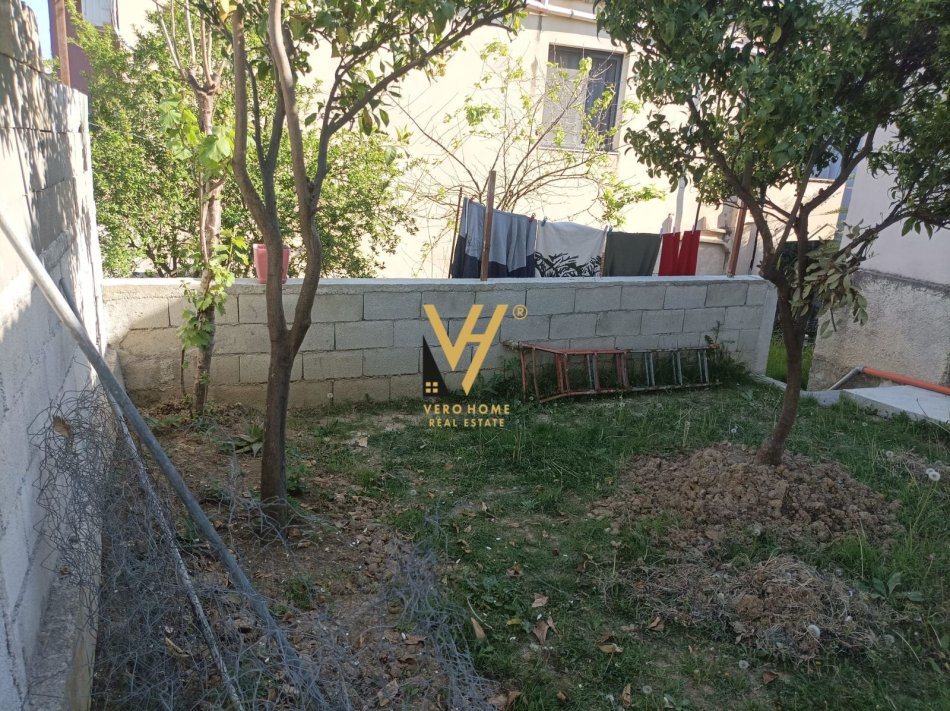 Tirane, shitet shtepi 1 Katshe Kati 0, 240 m² 165.000 € (SHKOZE)