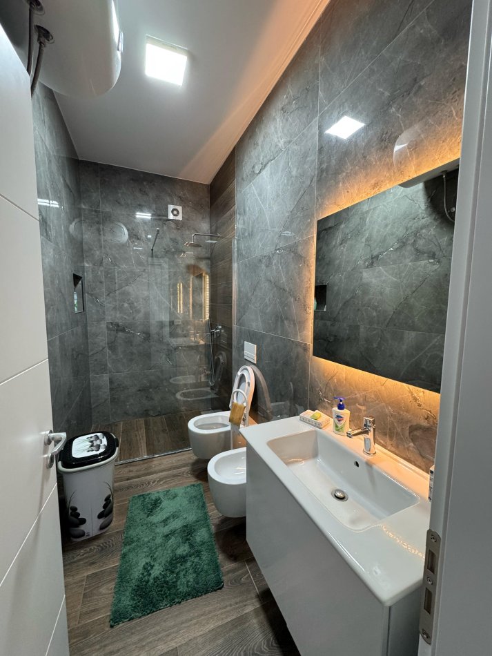 jepet me qera apartament 2+1 Kati 3, 90 m² 50.000 € (Ish Fusha e Aviacionit)