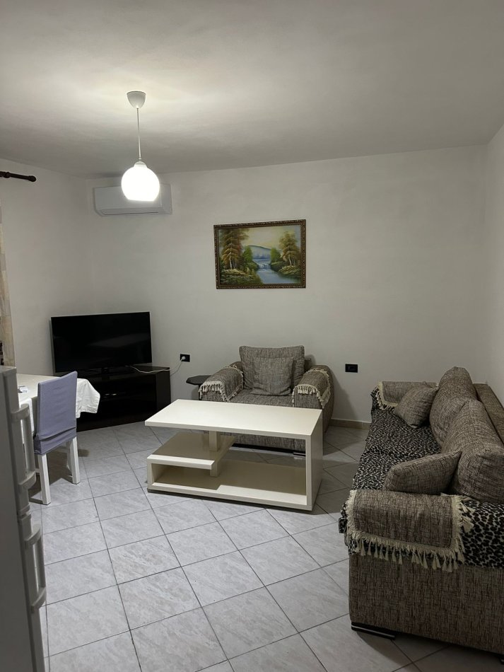 Tirane, jepet me qera apartament 1+1 Kati 1, 65 m² 450 € (Komuna e parisit)