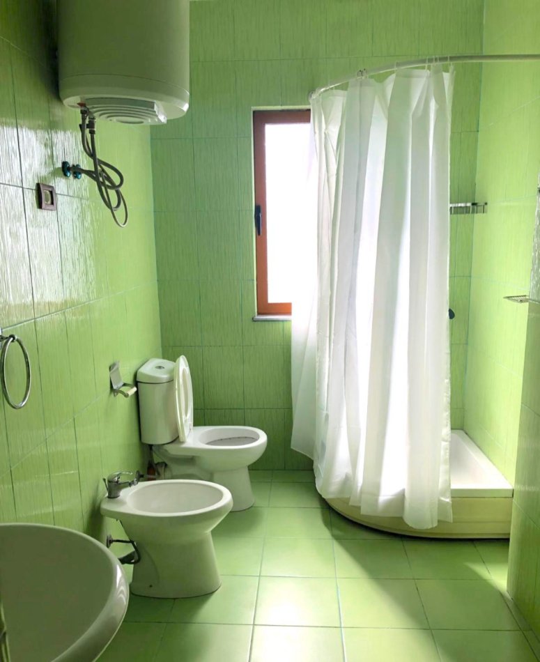 Tirane, jepet me qera apartament 2+1+Aneks+Ballkon Kati 3, 107 m² 370 € (Rruga Jordan Misja)