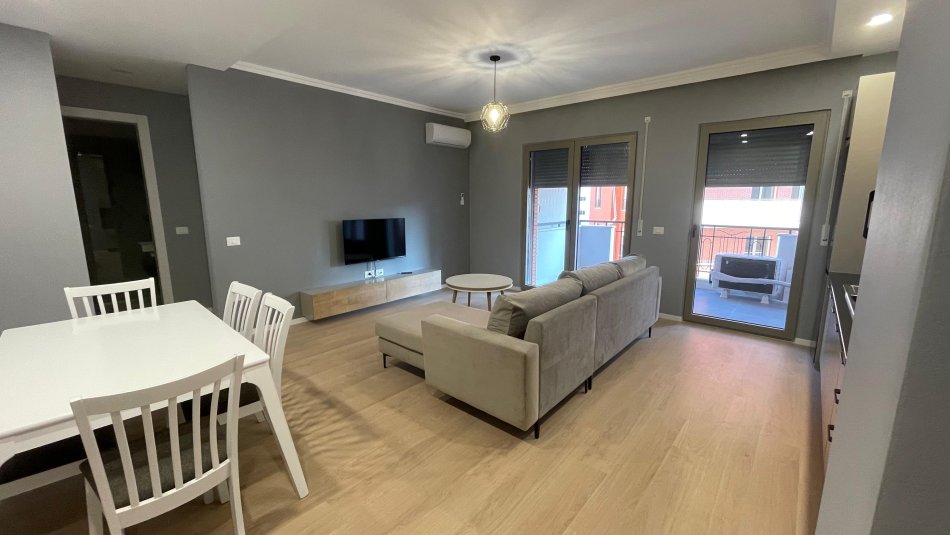 Tirane, jepet me qera apartament 1+1+Ballkon Kati 6, 74 m² 800 € (Kompleksi Delijorgji)