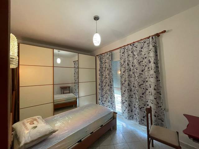 Tirane, jepet me qera apartament 2+1+BLK Kati 4, 95 m² 550 Euro (Stacioni i trenit ,rruga rreshit petrela)