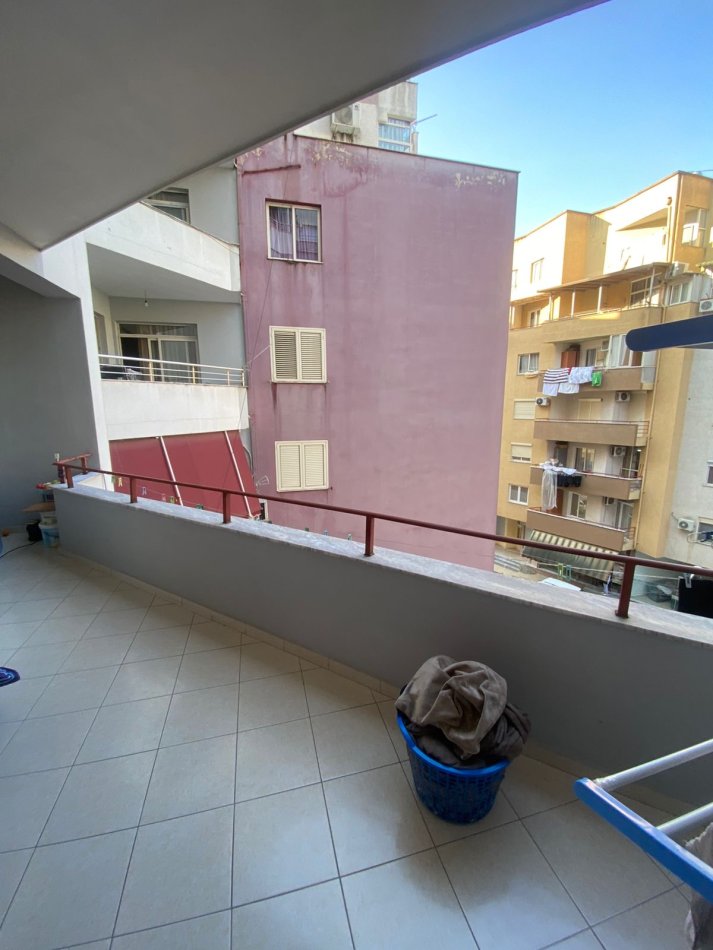 Tirane, jepet me qera apartament 3+1+Aneks+Ballkon Kati 2, 120 m² 350 € (Fresku te Spar 1)