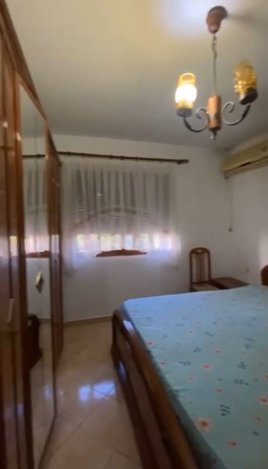 Tirane, jepet me qera apartament 2+1+Ballkon Kati 4, 85 m² 450 € (Bulevardi Zhan Dark)