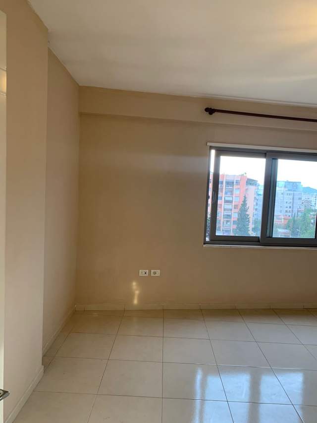 Tirane, jepet me qera apartament 2+1+BLK Kati 6, 85 m² 400 Euro (rruga Ibrahim Devishi)
