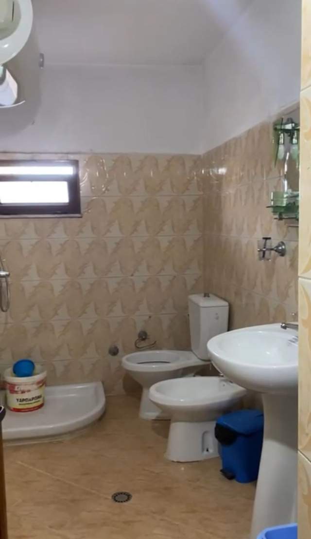 Tirane, jepet me qera apartament 1+1+A Kati 2, 100 m² 30.000 Leke (Rruga e Burgut)
