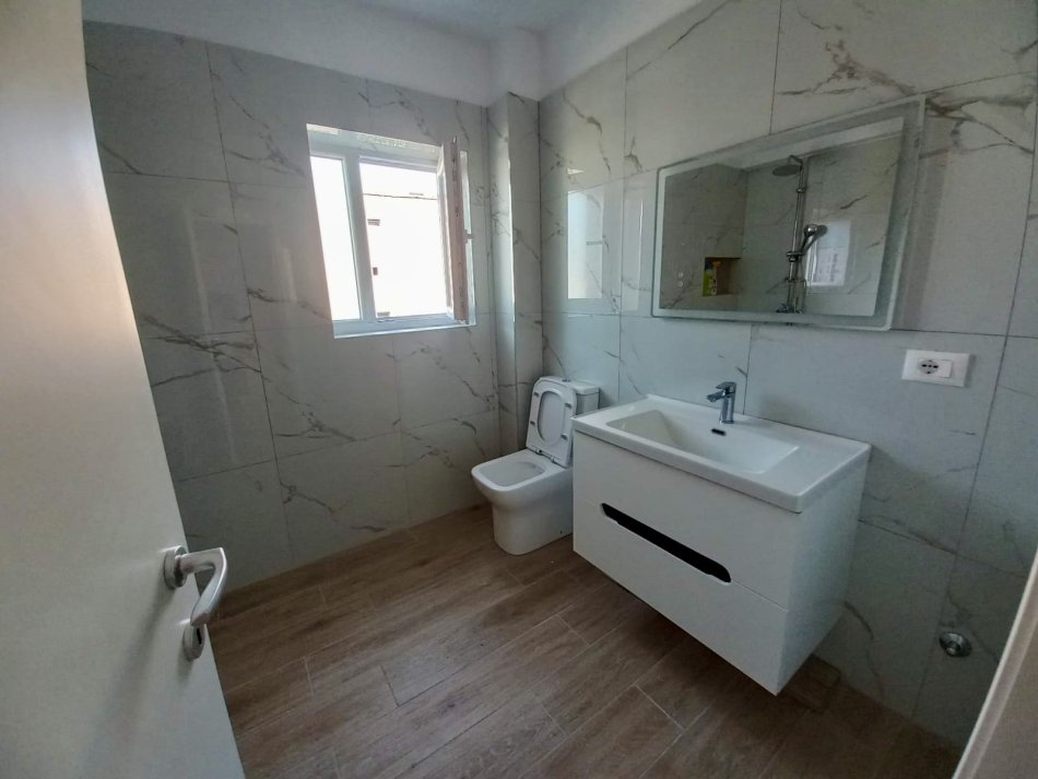Tirane, shitet apartament 1+1+Aneks+Ballkon Kati 5, 53 m² 79.000 € (Cajupi te Shkolla)
