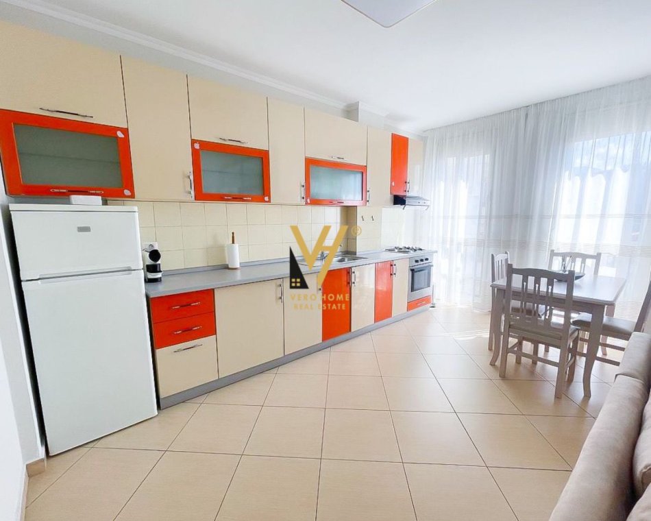 Tirane, jepet me qera apartament 1+1+Ballkon Kati 6, 76 m² 600 € (RRUGA E KAVAJES)