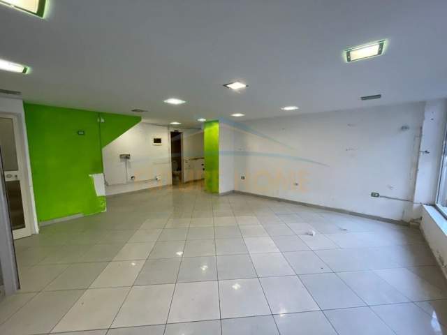 Tirane, jap me qera apartament duplex 2+1 Kati 0, 80 m² 600 Euro (Rruga e Kavajes)