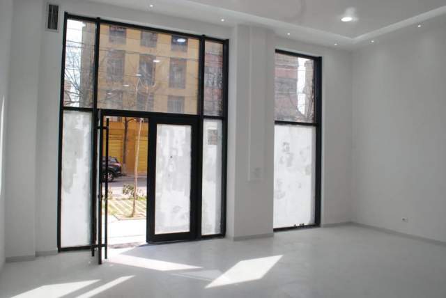Tirane, jepet me qera dyqan Kati 0, 74 m² 1.480 Euro (Rruga Hoxha Tahsim)