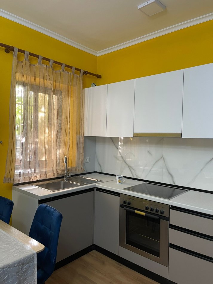 Tirane, jepet me qera apartament 1+1 Kati 1, 75 m² 450 € (Ferit xhejko)
