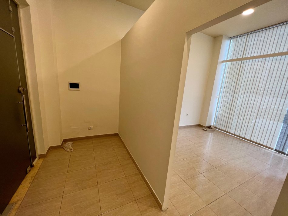Tirane, jepet me qera ambjent biznesi Kati 0, 44 m² 550 € (Bulevardi gjergj fishta)