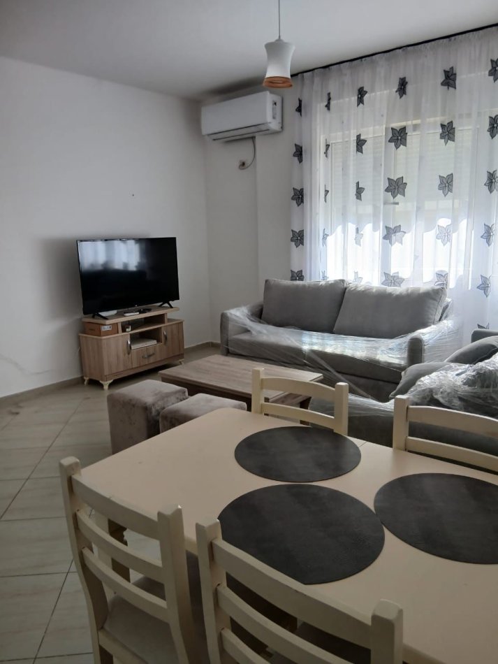 Tirane, jepet me qera apartament 2+1 Kati 3, 90 m² 550 € (liqeni i thate)