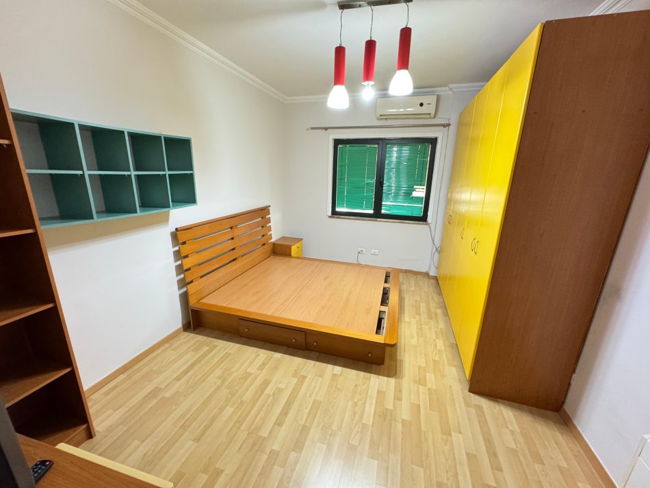 Tirane, jepet me qera apartament 2+1 Kati 8, 100 m² 700 € (stacioni i trenit)