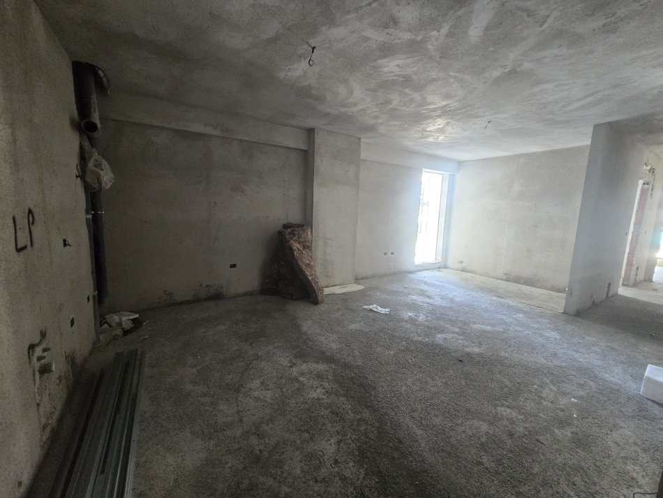 Tirane, shitet apartament 2+1 Kati 1, 92 m² 137.500 € (Kompleksi Turdiu)
