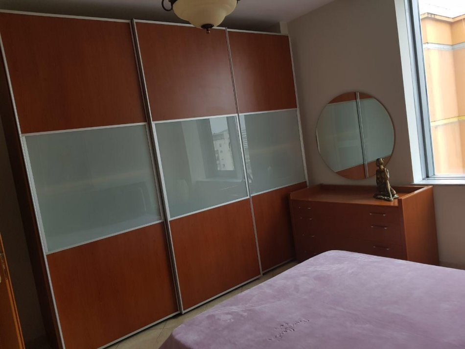 Tirane, jepet me qera apartament 2+1 Kati 10, 110 m² 950 € (Qender)